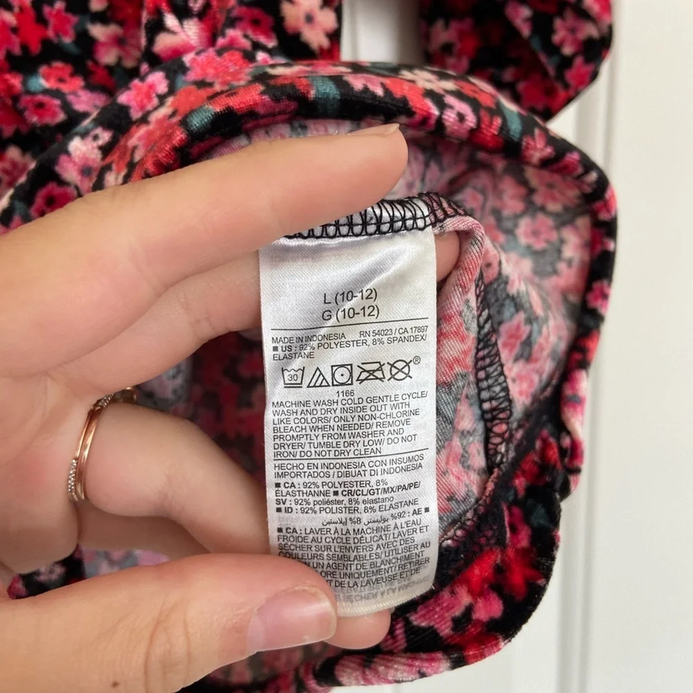 EUC | Old Navy‎ girl’s velvet floral puff sleeve blouse — large